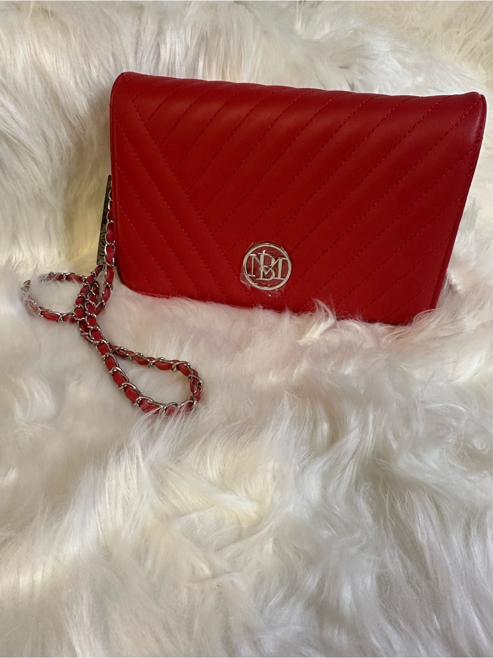 Badgley Mischka Red Quilted Shoulder Bag - Picture 2 of 15